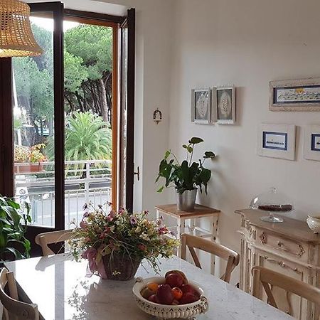 Brezza Marina Bed & Breakfast Marina Di Carrara Exterior photo