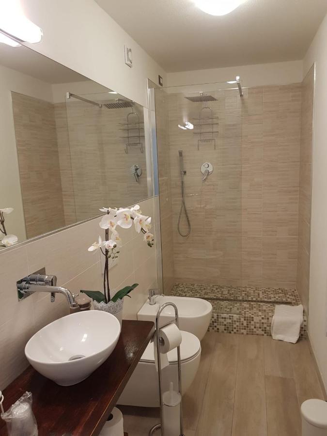 Brezza Marina Bed & Breakfast Marina Di Carrara Exterior photo